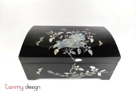 Rectangular lacquer box attached with mother of pearl flowers and butterflies 17*28*H10cm